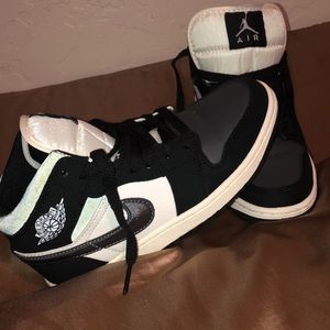 Nike Jordan 1s Mid Satin Grey Toe